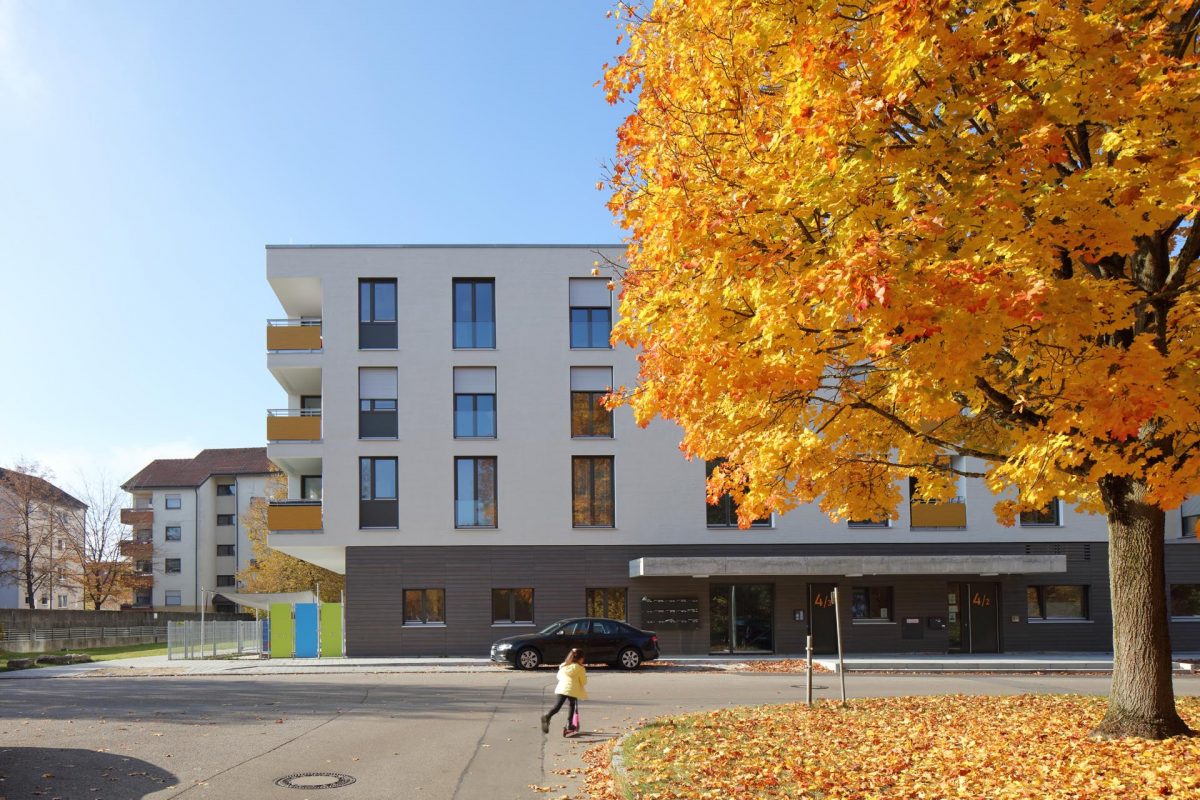 MEHRFAMILIENWOHNHAUS MIT INTEGRIERTER KITA IN ULM · Hullak Rannow